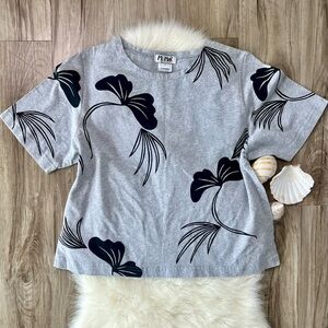 M. Mac gray and black ginko floral pattern tee shirt